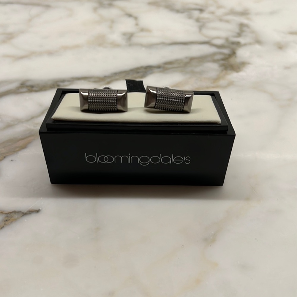 Men's Bloomingdale's Brand *New* Cuff Links